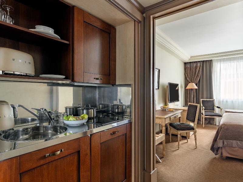 Hotel Royal image