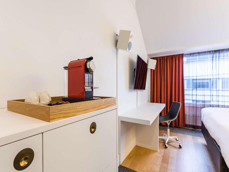 Radisson Blu Plaza Hotel image