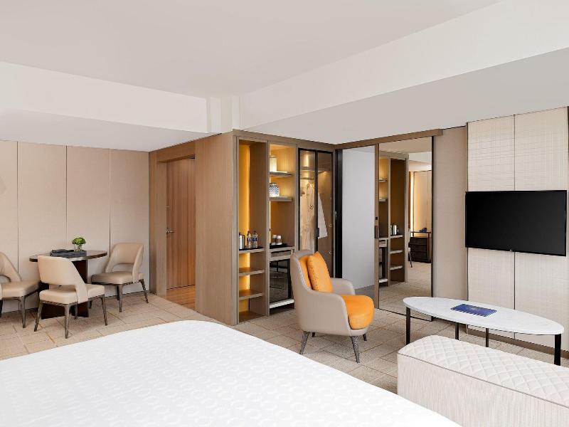 Sheraton Universal Hotel image