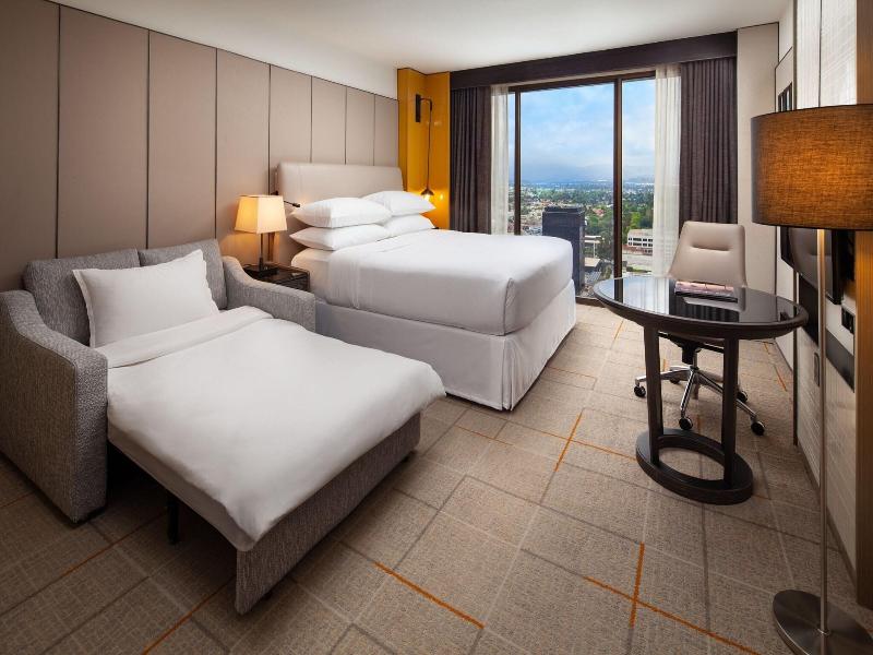 Sheraton Universal Hotel image