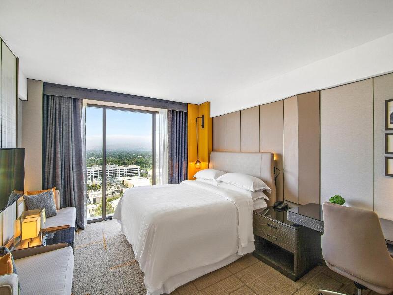 Sheraton Universal Hotel image