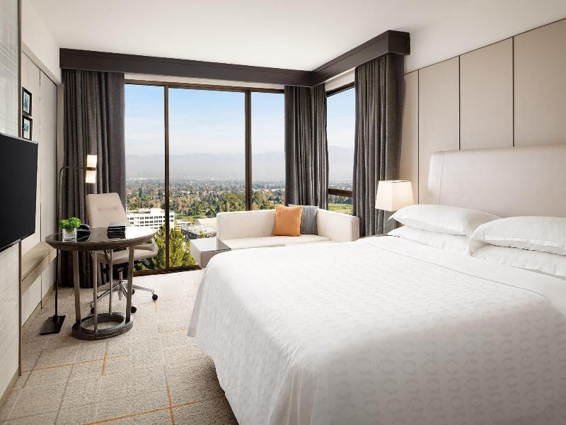 Sheraton Universal Hotel image