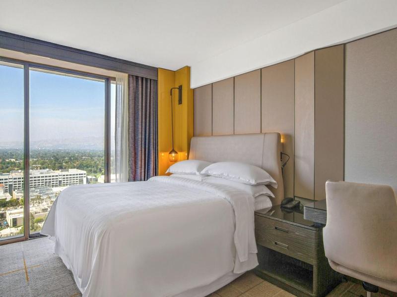 Sheraton Universal Hotel image
