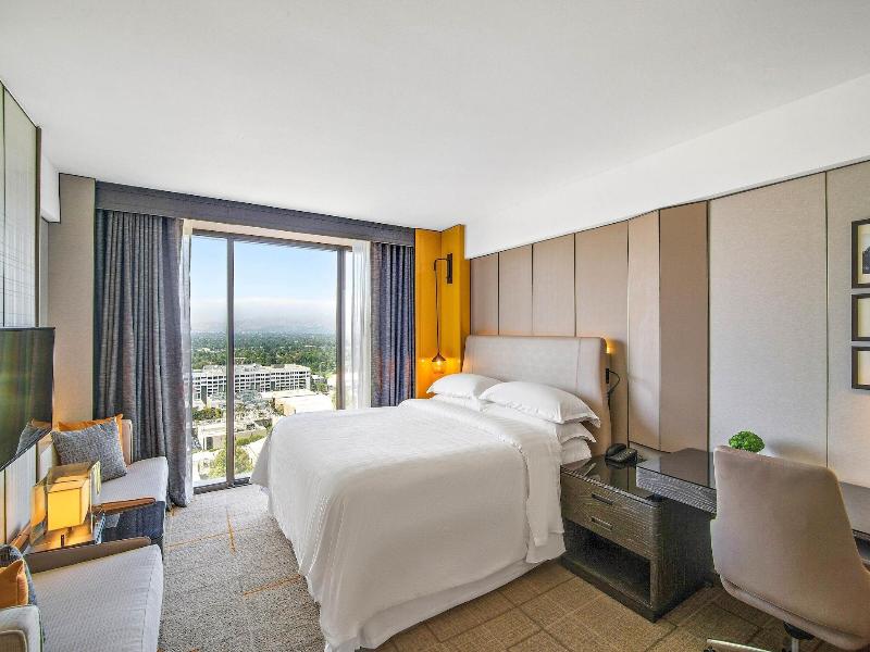 Sheraton Universal Hotel image