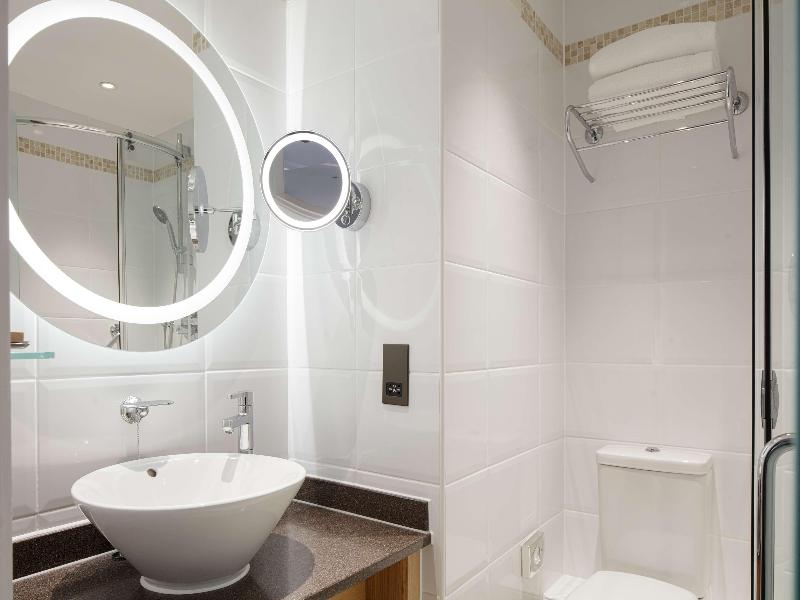 DoubleTree by Hilton Bath image