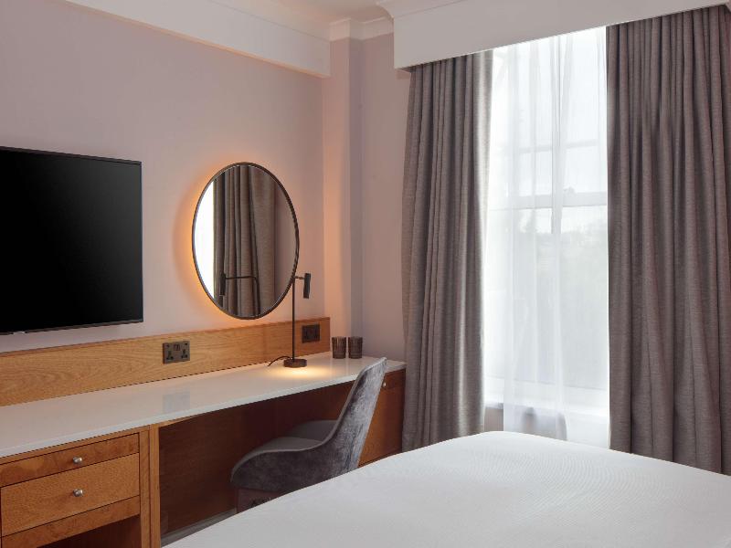DoubleTree by Hilton Bath image