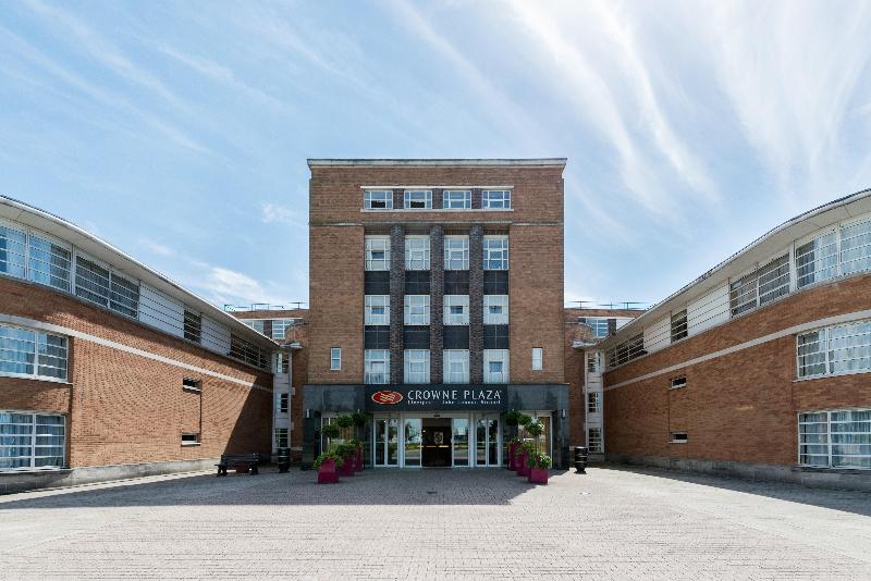 Crowne Plaza John Lennon Airport