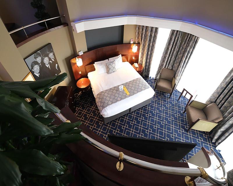 Crowne Plaza John Lennon Airport image