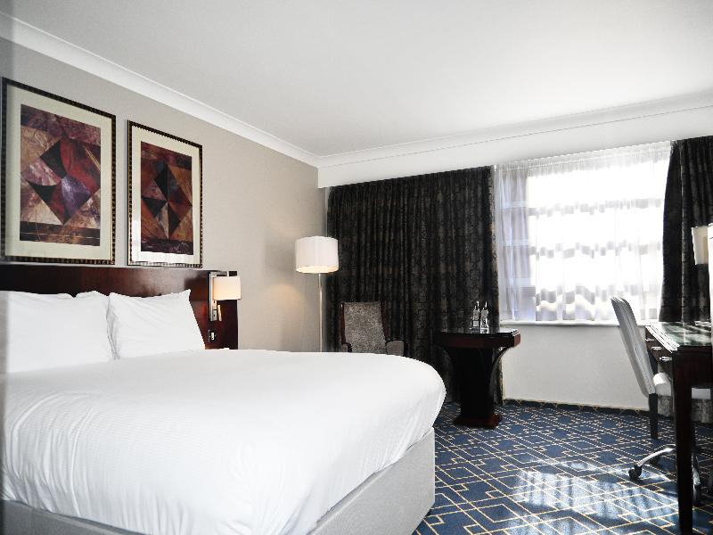 Crowne Plaza John Lennon Airport image