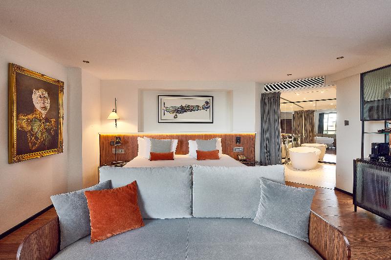 Melia White House image
