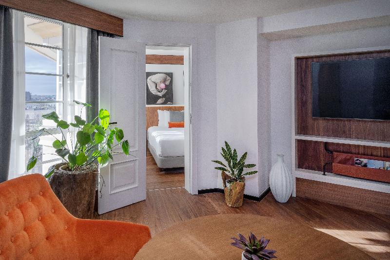 Melia White House image