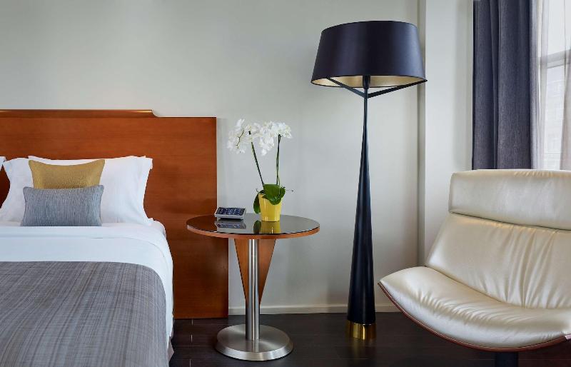 Park Plaza Victoria London image