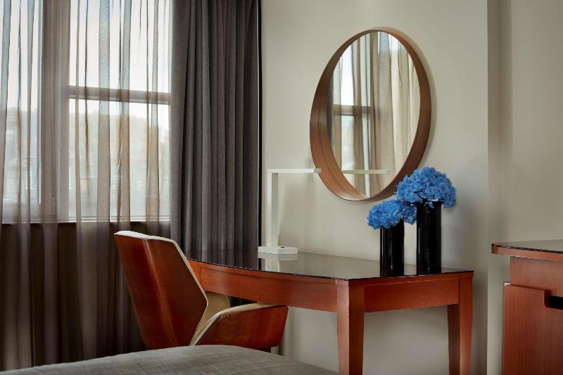 Park Plaza Victoria London image