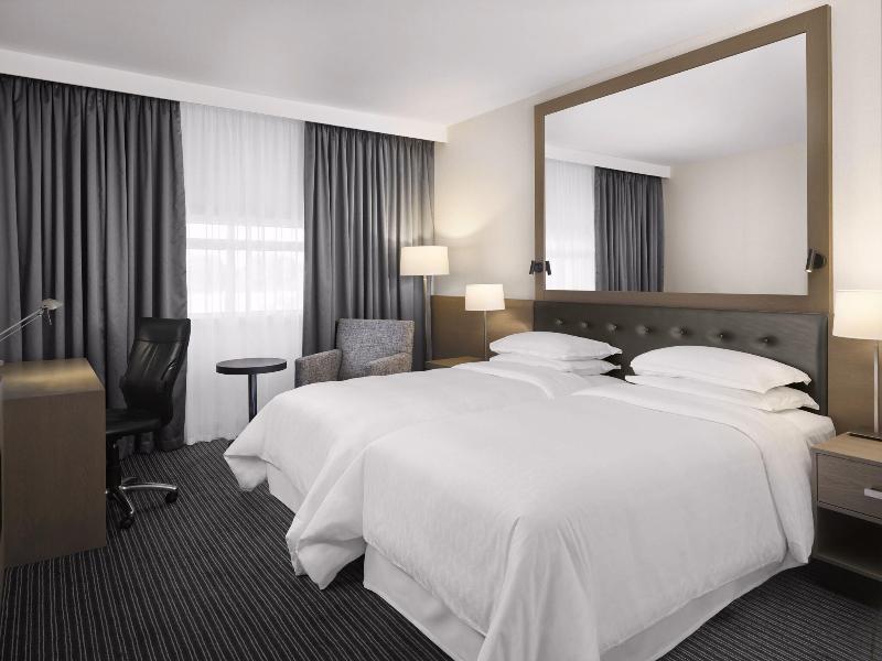 Sheraton Heathrow Hotel image