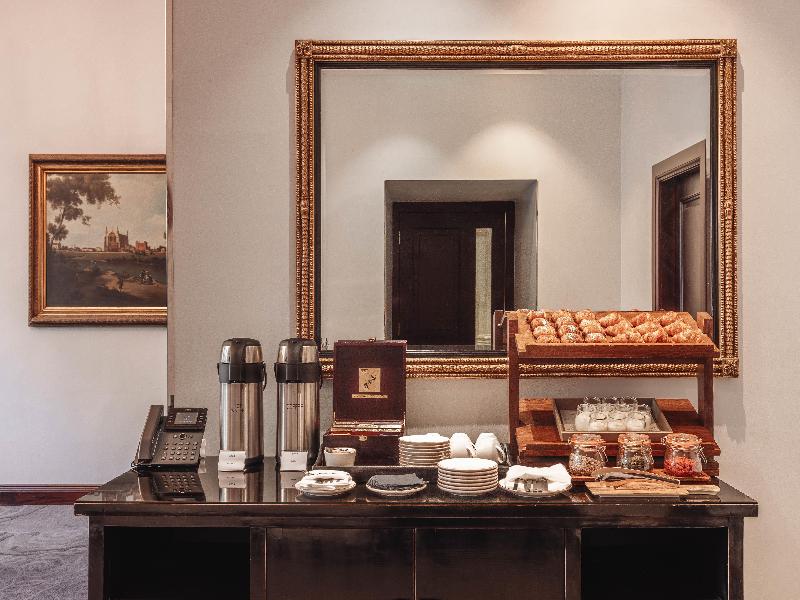 Radisson Blu Hotel, London South Kensington image