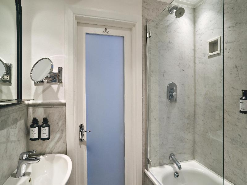 Radisson Blu Hotel, London Tottenham Court Road image