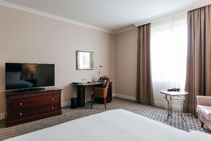 Radisson Blu Carlton image