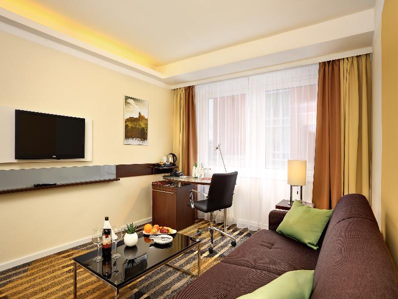 room detail thumbnail 2