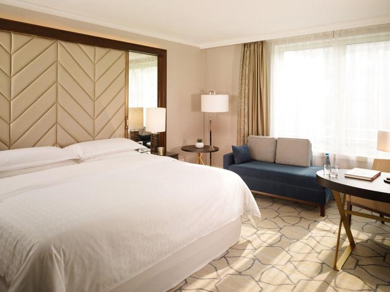 Sheraton Grand Warsaw image