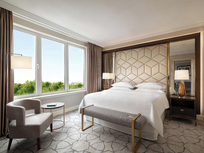 Sheraton Grand Warsaw image