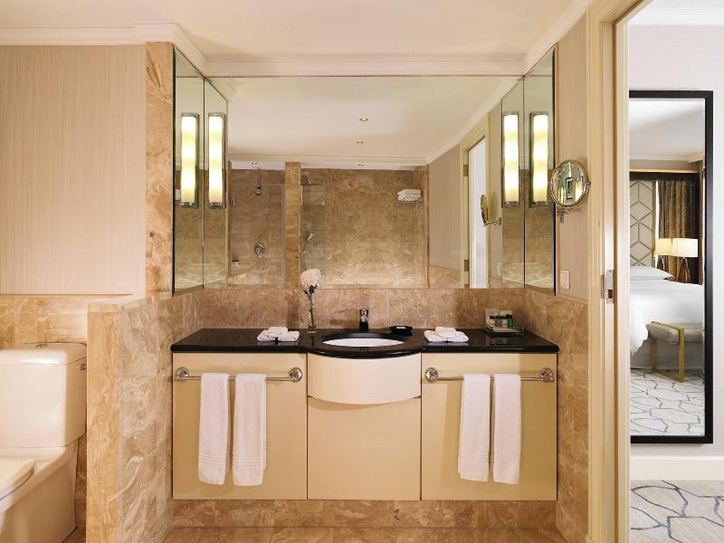 Sheraton Grand Warsaw image