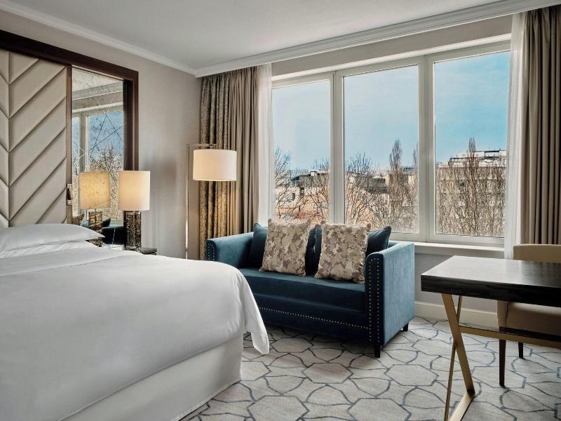 Sheraton Grand Warsaw image