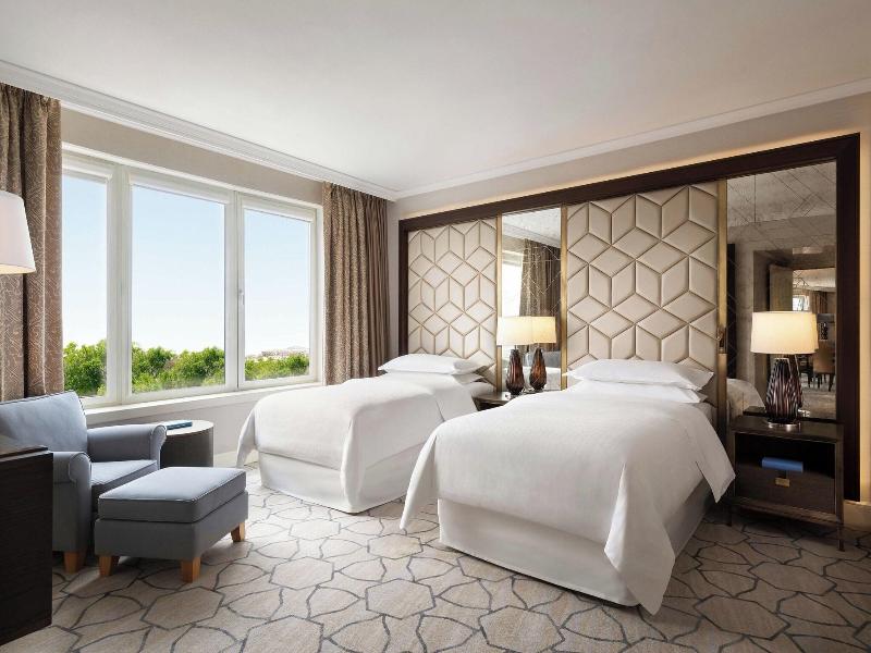Sheraton Grand Warsaw image