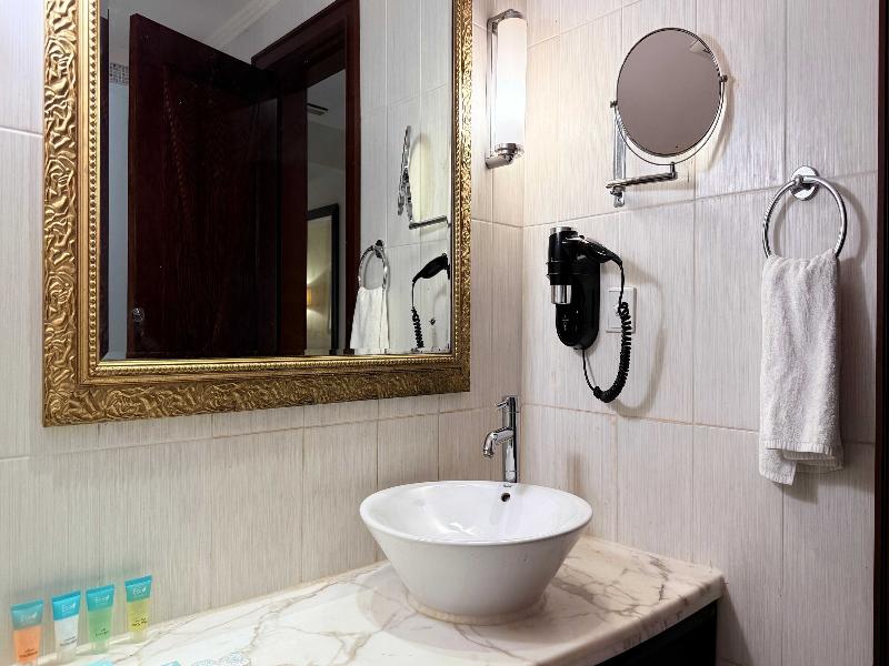 Sunday Suites Excelsior Hotel Deira image