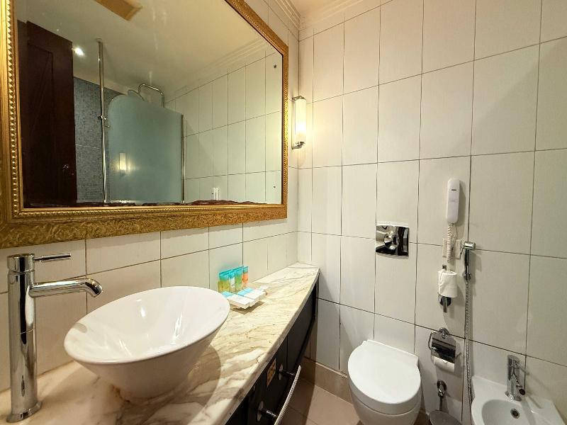 Sunday Suites Excelsior Hotel Deira image
