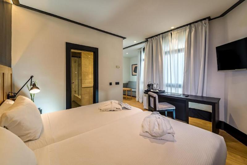 H10 Puerta de Alcala 4* Sup. image