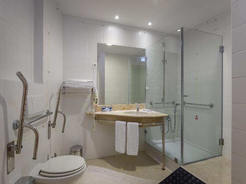 Tryp Porto Expo Hotel image