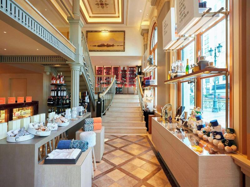 Grande Bretagne, A Luxury Collection Hotel image