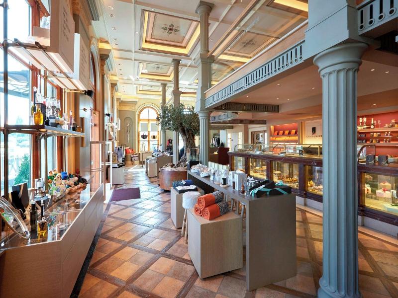 Grande Bretagne, A Luxury Collection Hotel image