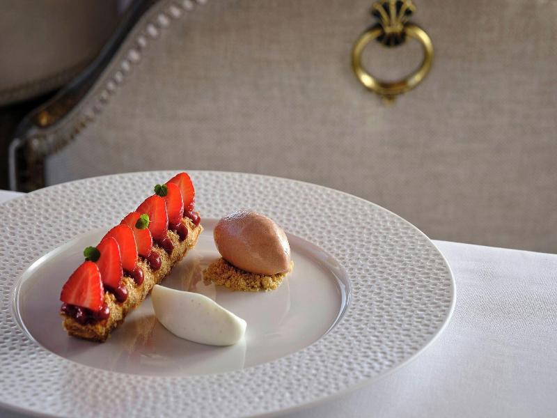 Grande Bretagne, A Luxury Collection Hotel image