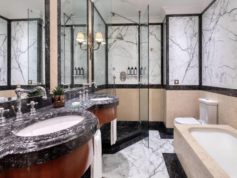 Grande Bretagne, A Luxury Collection Hotel image