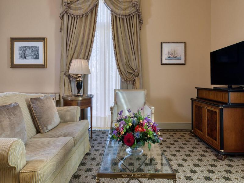 Grande Bretagne, A Luxury Collection Hotel image