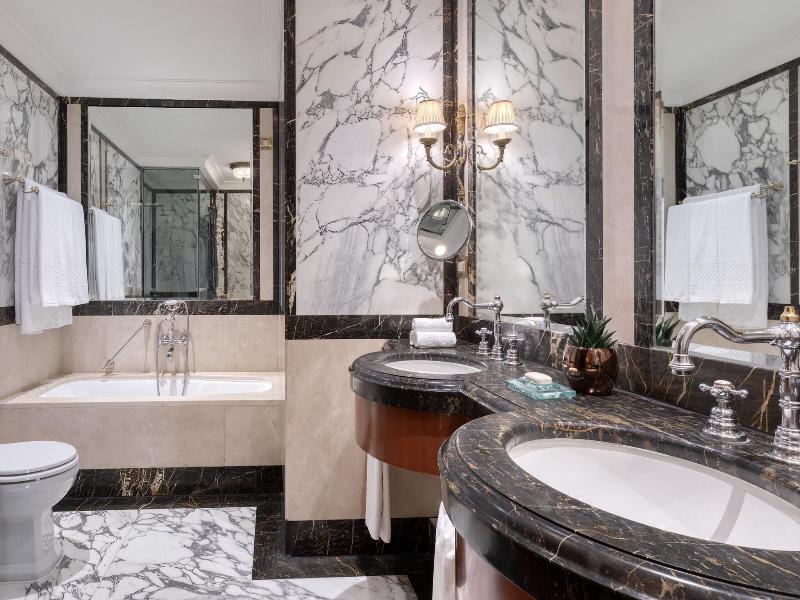 Grande Bretagne, A Luxury Collection Hotel image