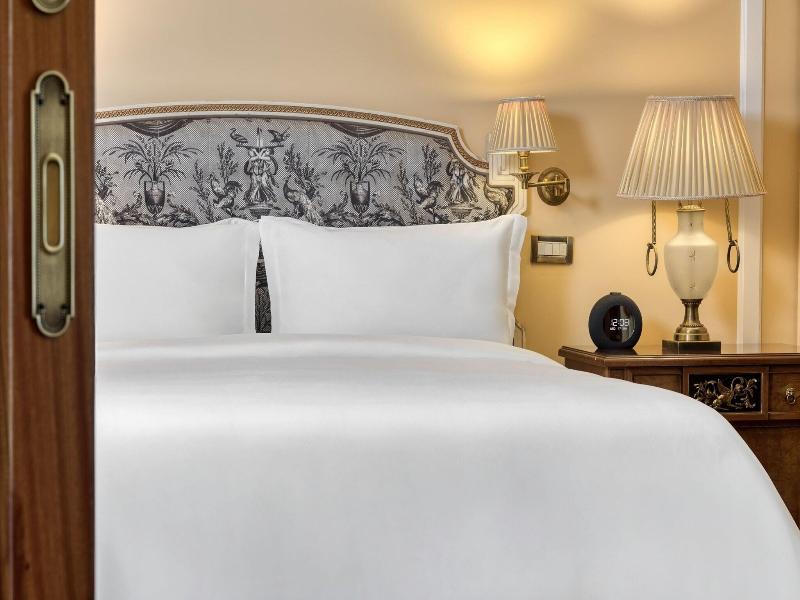 Grande Bretagne, A Luxury Collection Hotel image