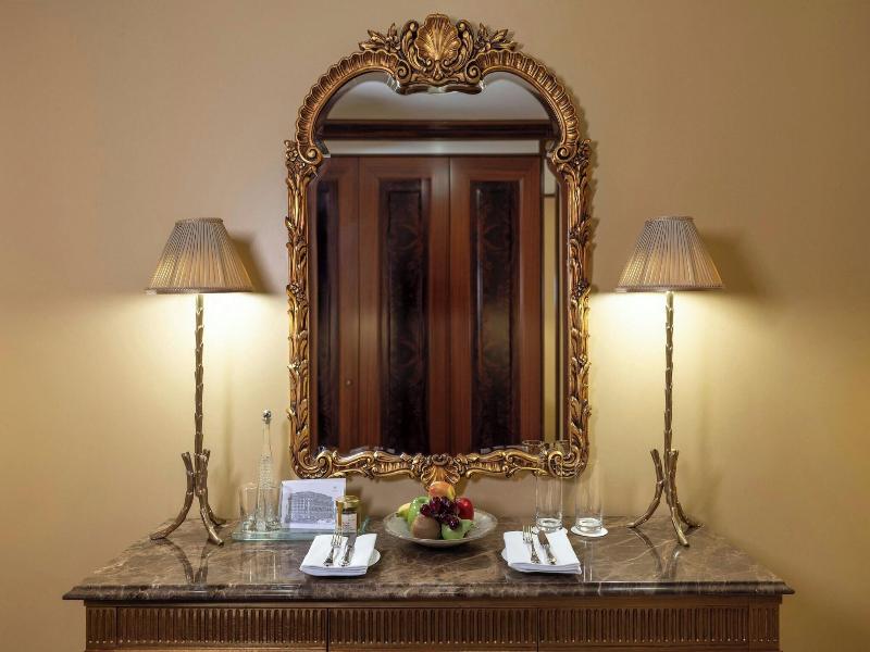 Grande Bretagne, A Luxury Collection Hotel image