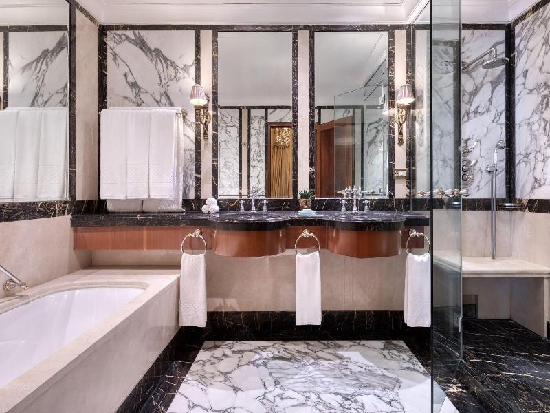 Grande Bretagne, A Luxury Collection Hotel image