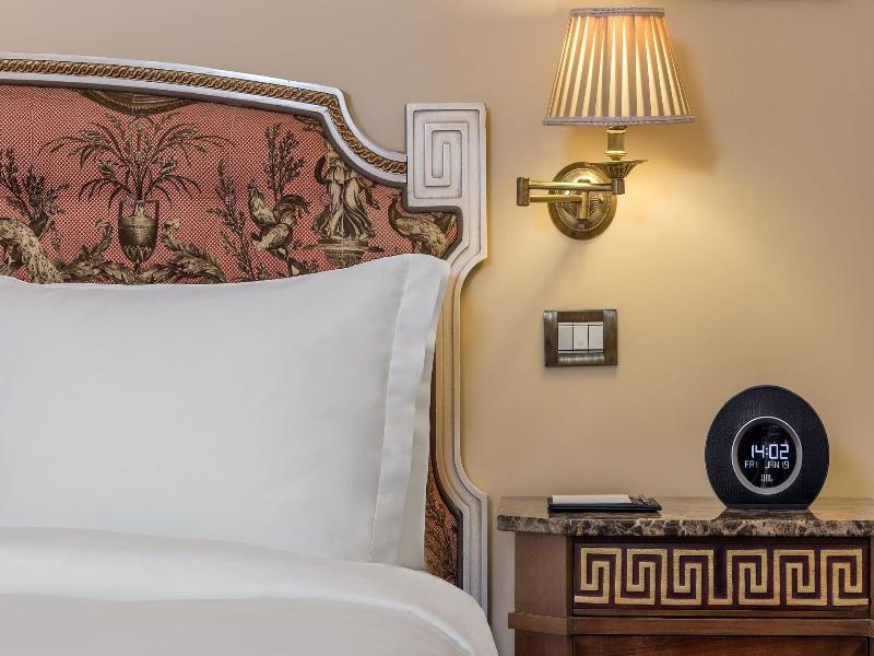 Grande Bretagne, A Luxury Collection Hotel image