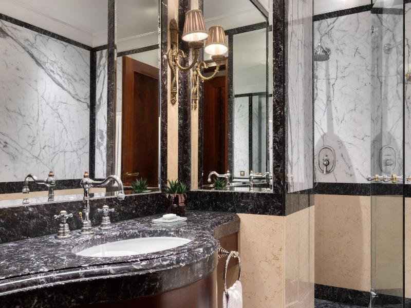 Grande Bretagne, A Luxury Collection Hotel image