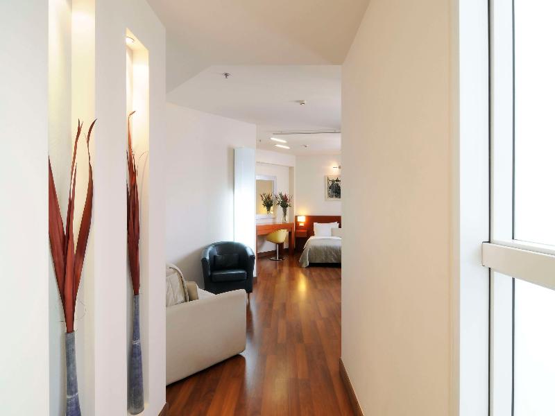 Dorian Inn Sure Hotel Collection by Best Western image