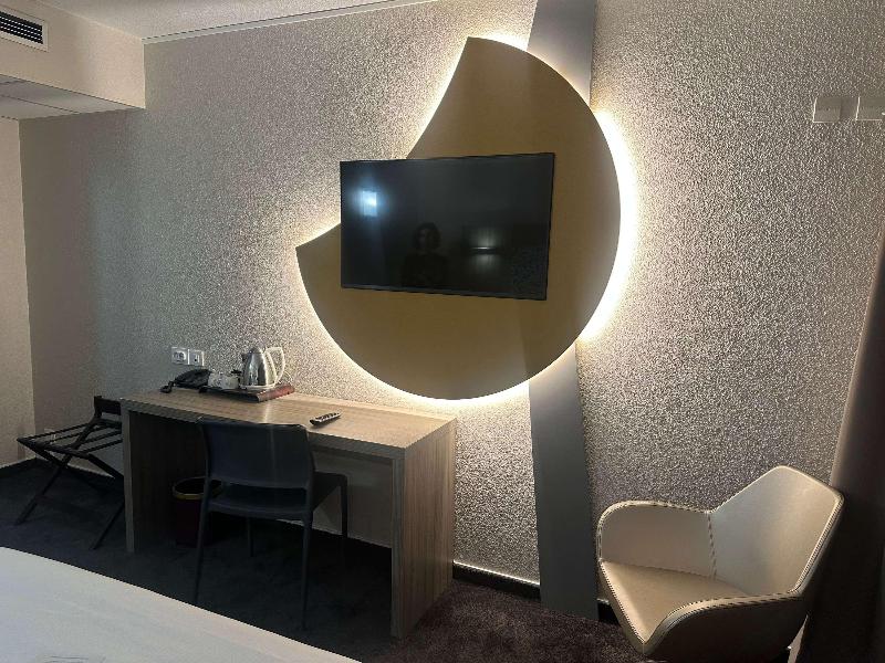 ibis Styles Lyon Gorge de Loup Saphir image