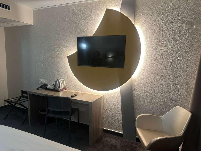 ibis Styles Lyon Gorge de Loup Saphir image
