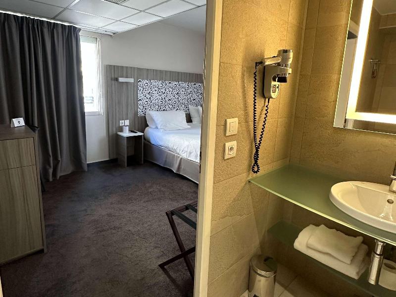 ibis Styles Lyon Gorge de Loup Saphir image