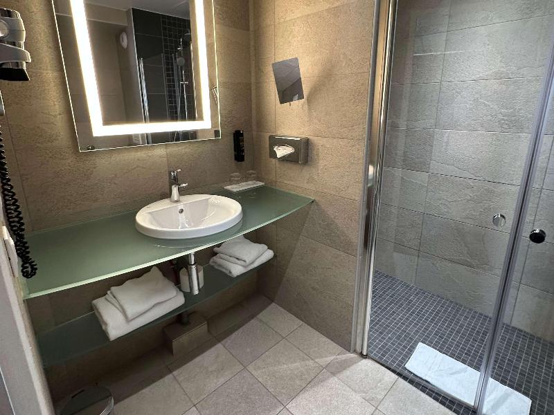 ibis Styles Lyon Gorge de Loup Saphir image