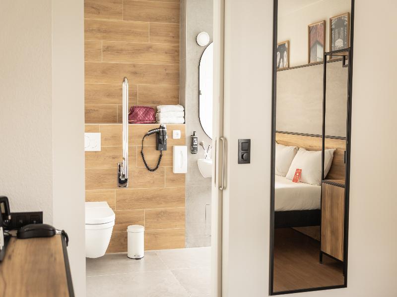 Ibis Antwerpen Centrum image