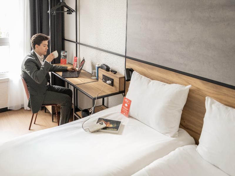 Ibis Antwerpen Centrum image