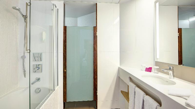 Crowne Plaza Brugge image